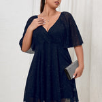 Vestido de Festa Curto Plus Size Brilhoso