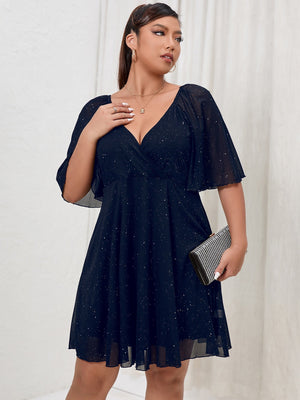Vestido de Festa Curto Plus Size Brilhoso