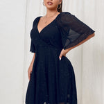 Vestido de Festa Curto Plus Size Brilhoso