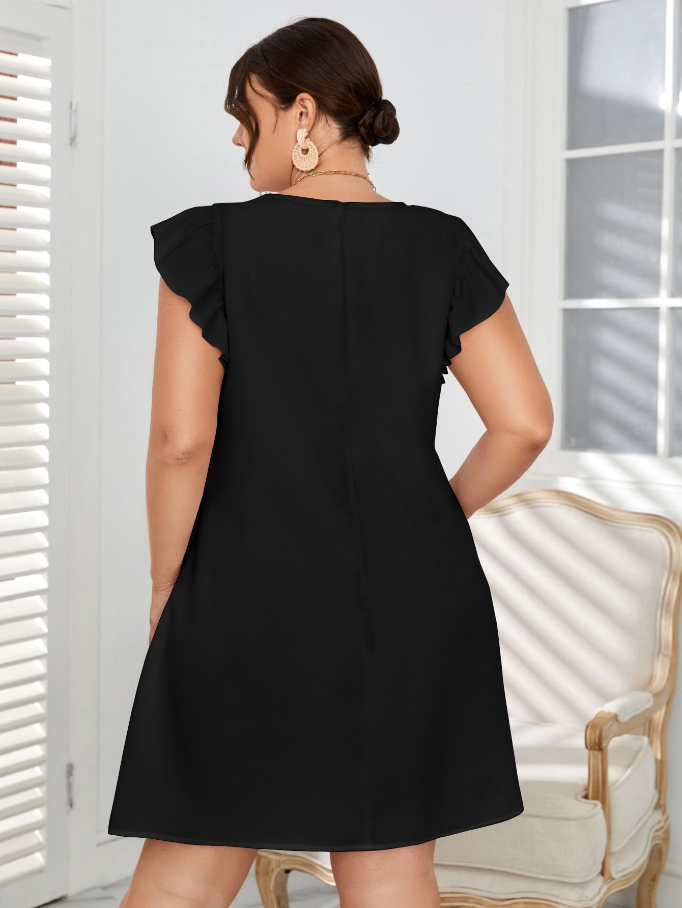 Vestido Plus Size Curto Estampa Lisa