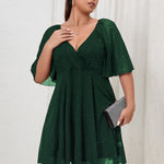 Vestido de Festa Curto Plus Size Brilhoso
