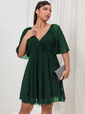 Vestido de Festa Curto Plus Size Brilhoso