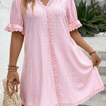 Vestido Curto Plus Size de Renda