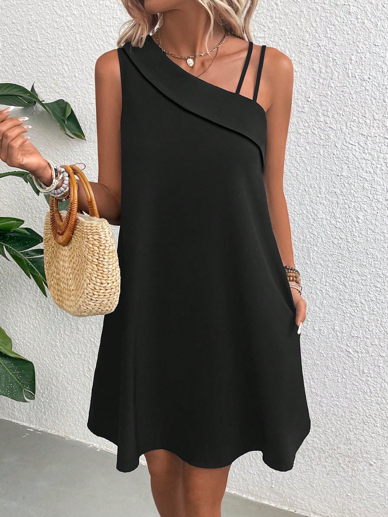 Vestido Curto Feminino Um Ombro Só Assimétrico