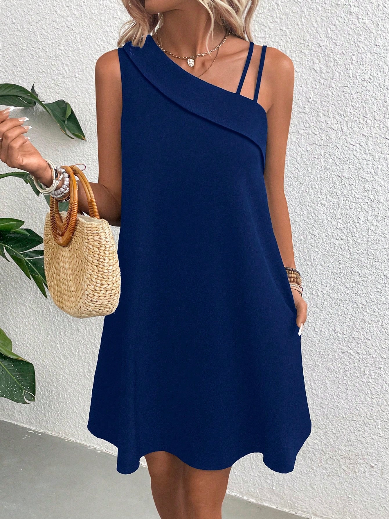 Vestido Curto Feminino Um Ombro Só Assimétrico