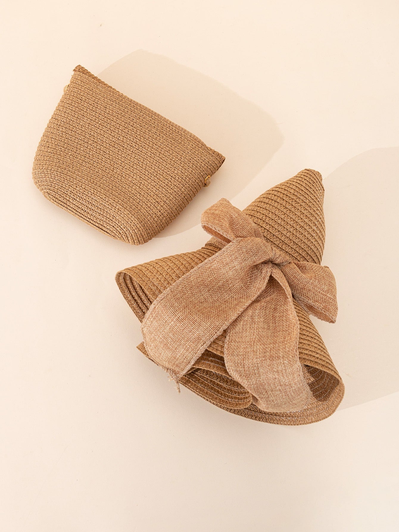 Conjunto de Chapéu de Praia e Bolsa Transversal