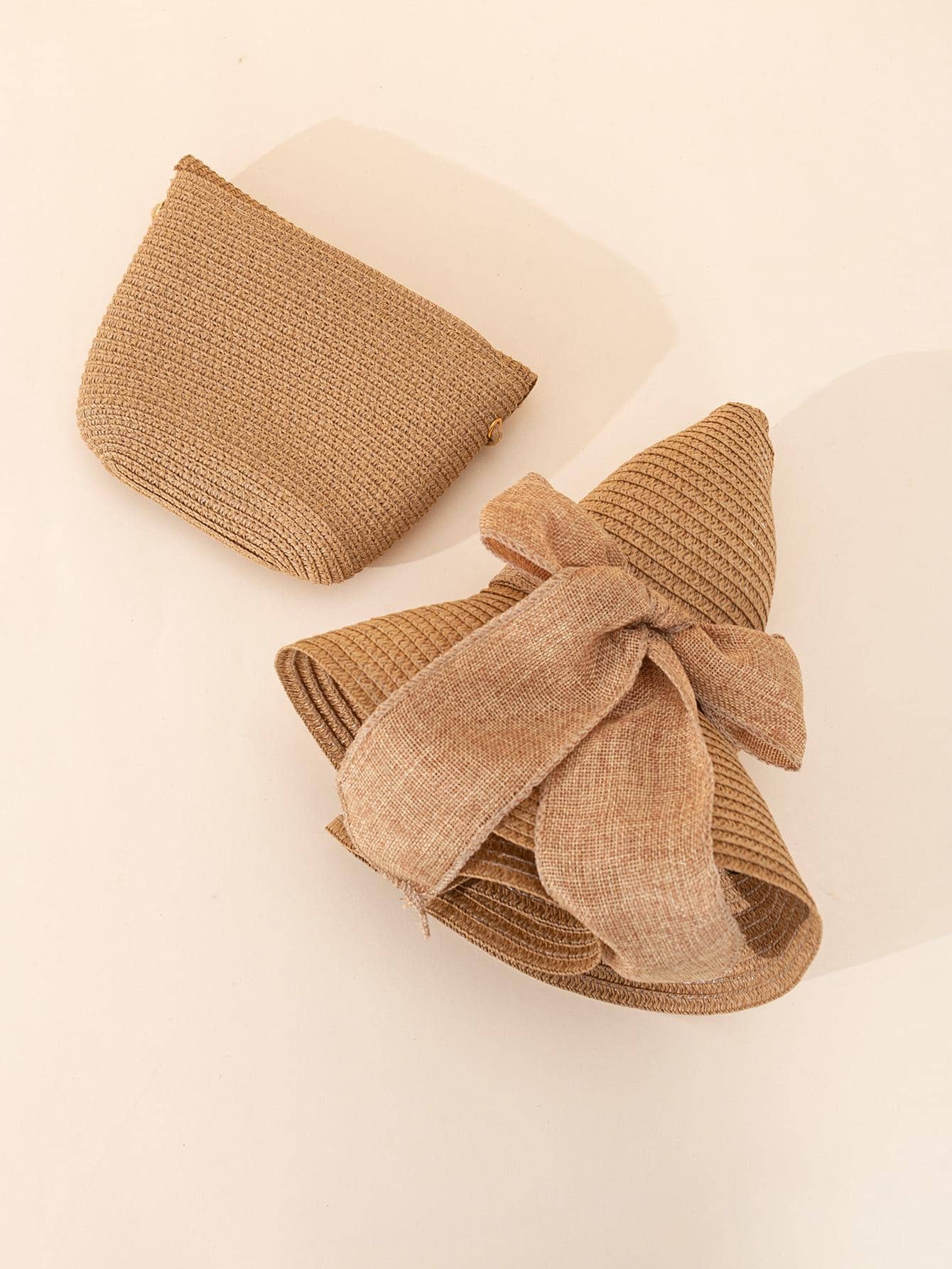 Conjunto de Chapéu de Praia e Bolsa Transversal