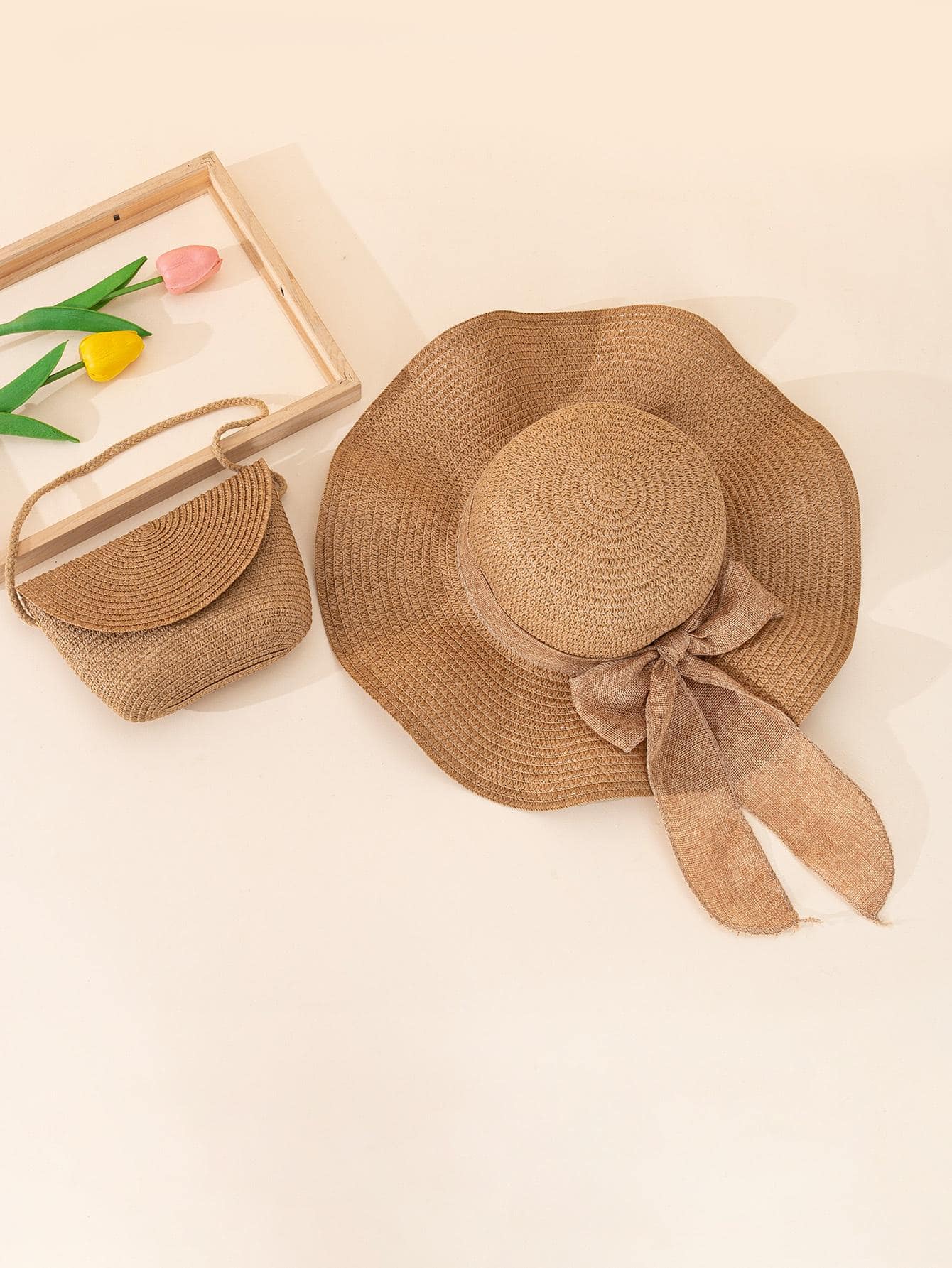 Conjunto de Chapéu de Praia e Bolsa Transversal
