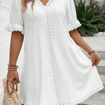Vestido Curto Plus Size de Renda