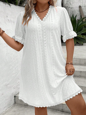 Vestido Curto Plus Size de Renda
