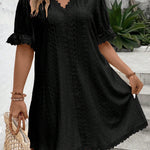 Vestido Curto Plus Size de Renda