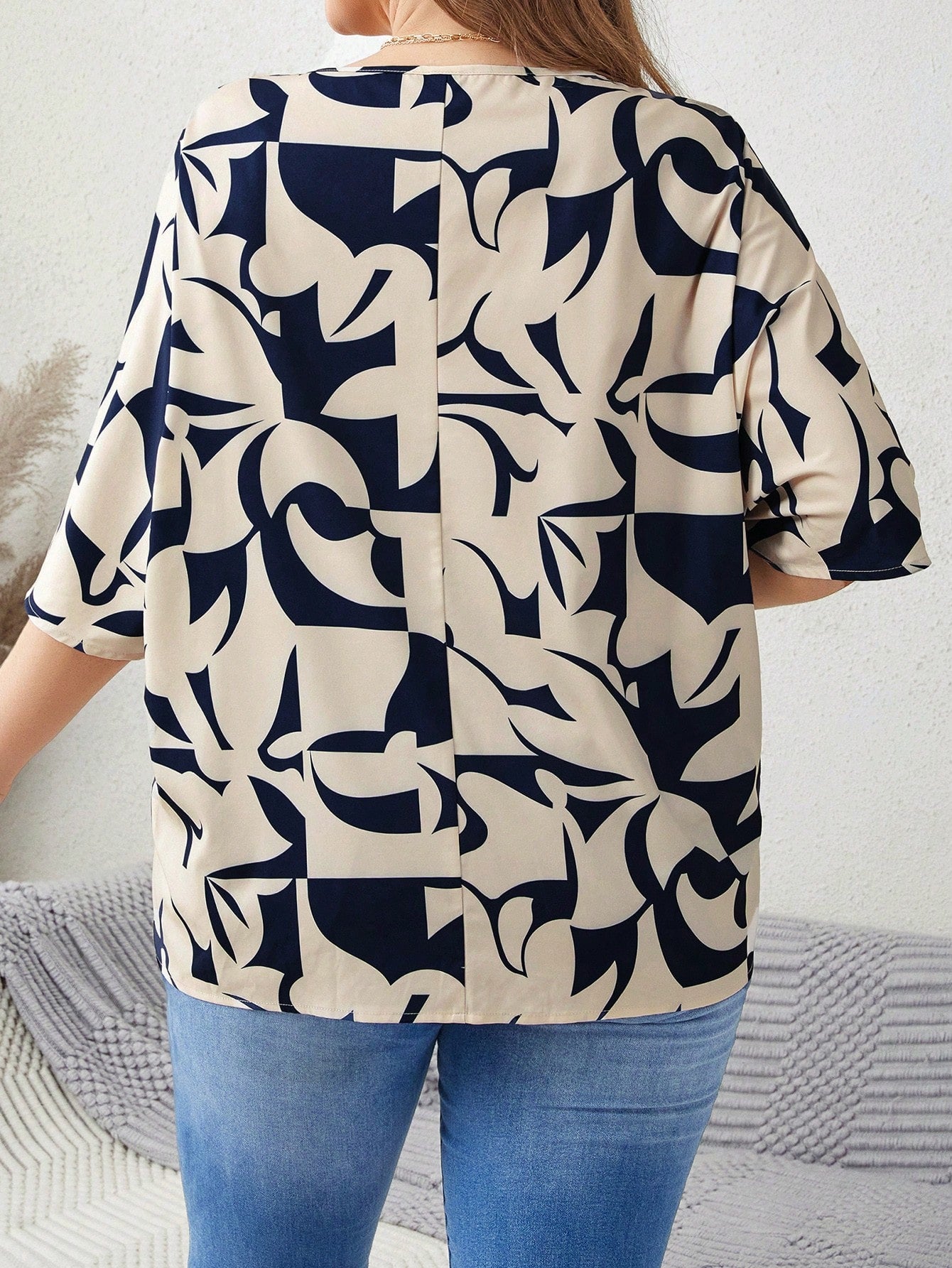 Blusa Feminina Plus Size Meia Manga Abstrata