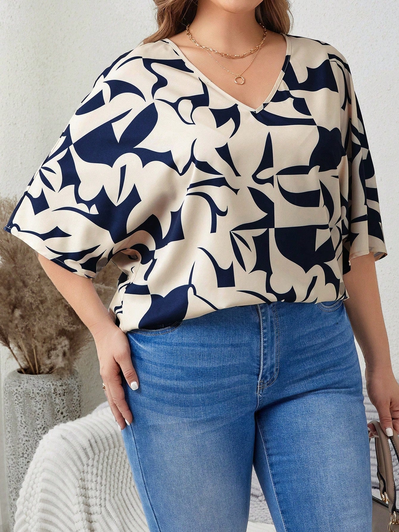 Blusa Feminina Plus Size Meia Manga Abstrata