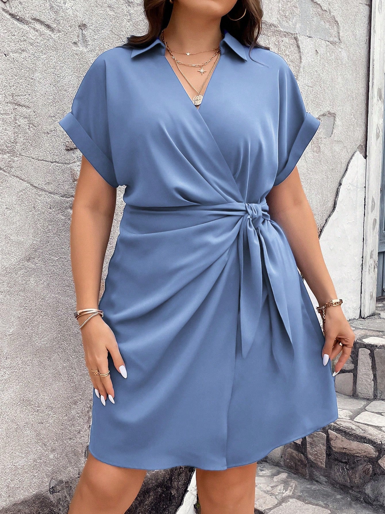 Vestido Plus Size Curto Envelope Laço Lateral