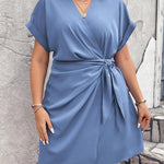 Vestido Plus Size Curto Envelope Laço Lateral