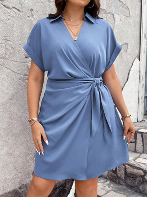 Vestido Plus Size Curto Envelope Laço Lateral
