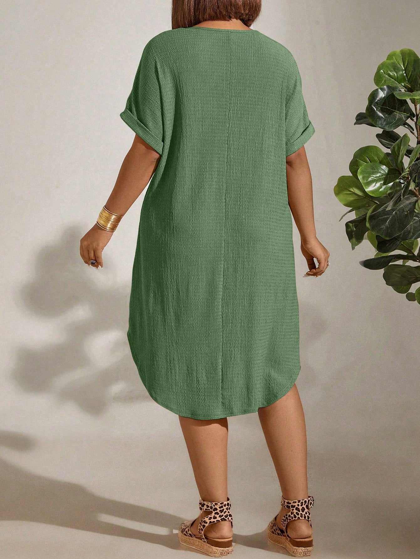 Vestido Midi Plus Size Soltinho Manga Morcego