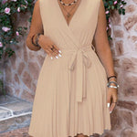 Vestido Curto Plus Size Regata Decote V com Laço