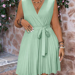 Vestido Curto Plus Size Regata Decote V com Laço