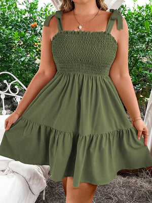 Vestido Curto Plus Size Franzido com Laços