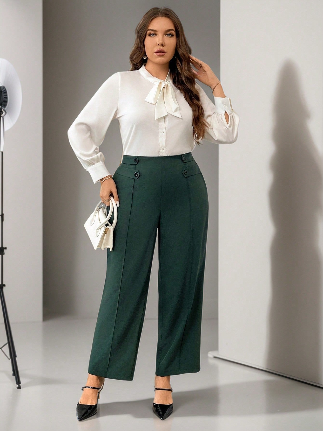 Firerie Calça reta elegante de cor sólida em tamanho plus size com detalhe de botão na cintura
