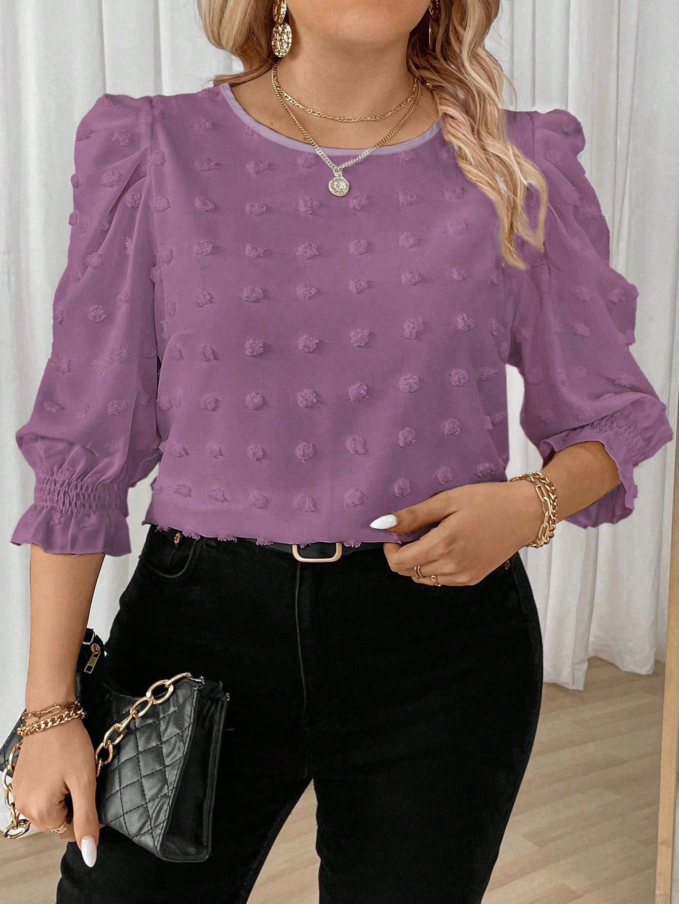 Relaxiva Camisa Casual com Gola Careca, Manga Média e Bolinhas Suíças em Cor Sólida, Plus Size