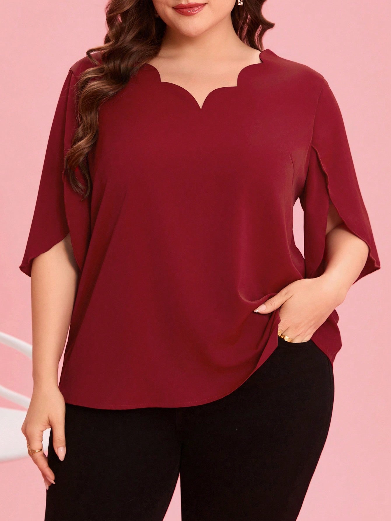 Clasi Camisa com Bainha Arqueada, Decote em V e Manga Fendida em Cor Sólida para Mulheres Plus Size, Look de Dia dos Namorados