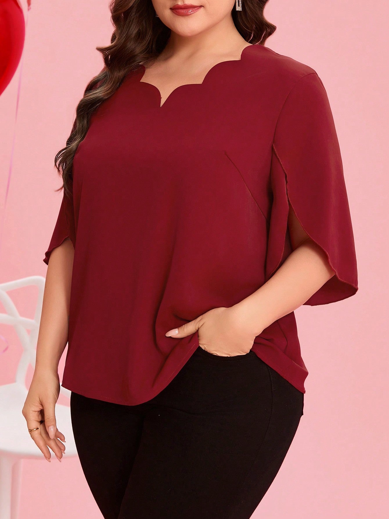 Clasi Camisa com Bainha Arqueada, Decote em V e Manga Fendida em Cor Sólida para Mulheres Plus Size, Look de Dia dos Namorados