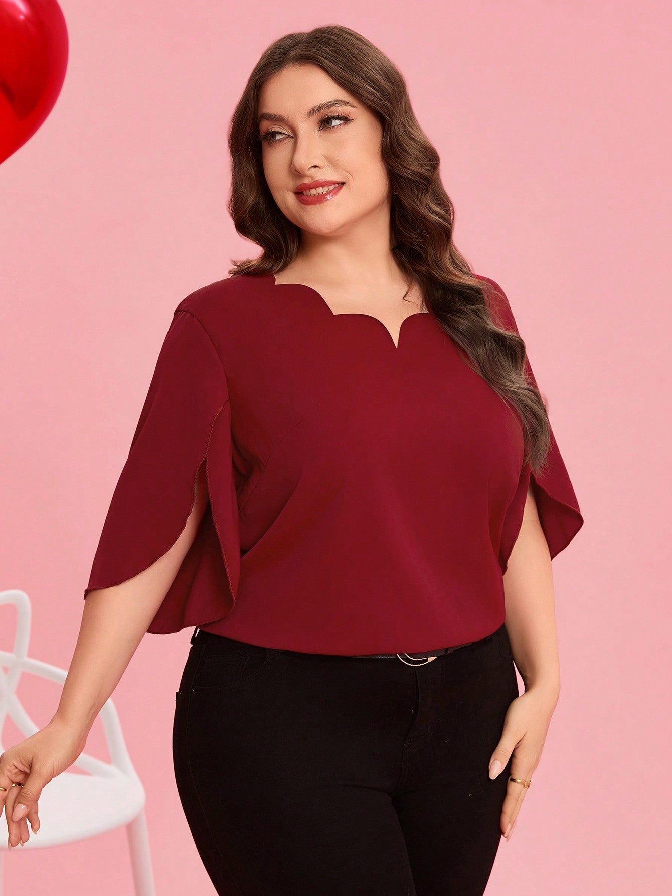 Clasi Camisa com Bainha Arqueada, Decote em V e Manga Fendida em Cor Sólida para Mulheres Plus Size, Look de Dia dos Namorados