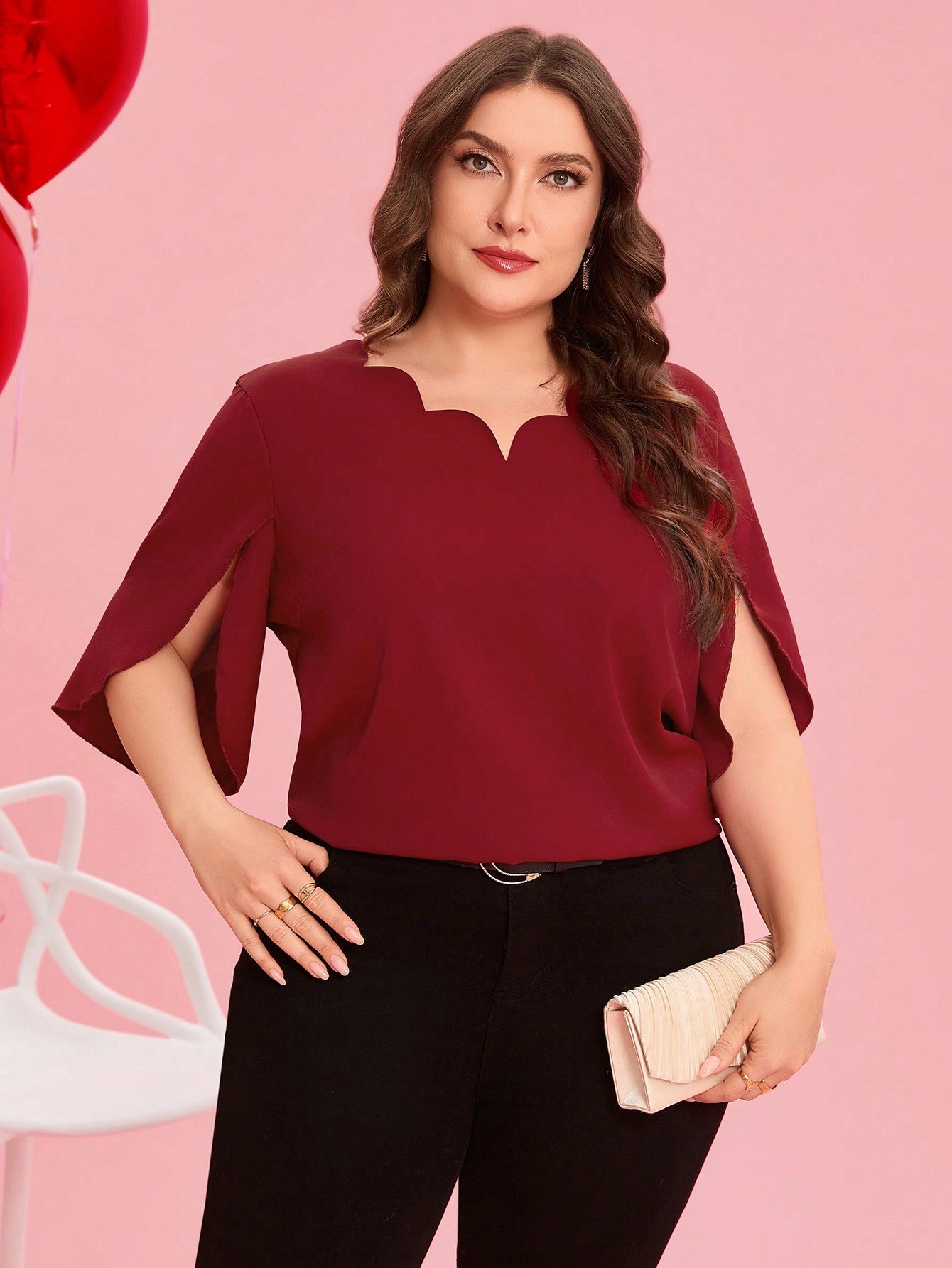 Clasi Camisa com Bainha Arqueada, Decote em V e Manga Fendida em Cor Sólida para Mulheres Plus Size, Look de Dia dos Namorados
