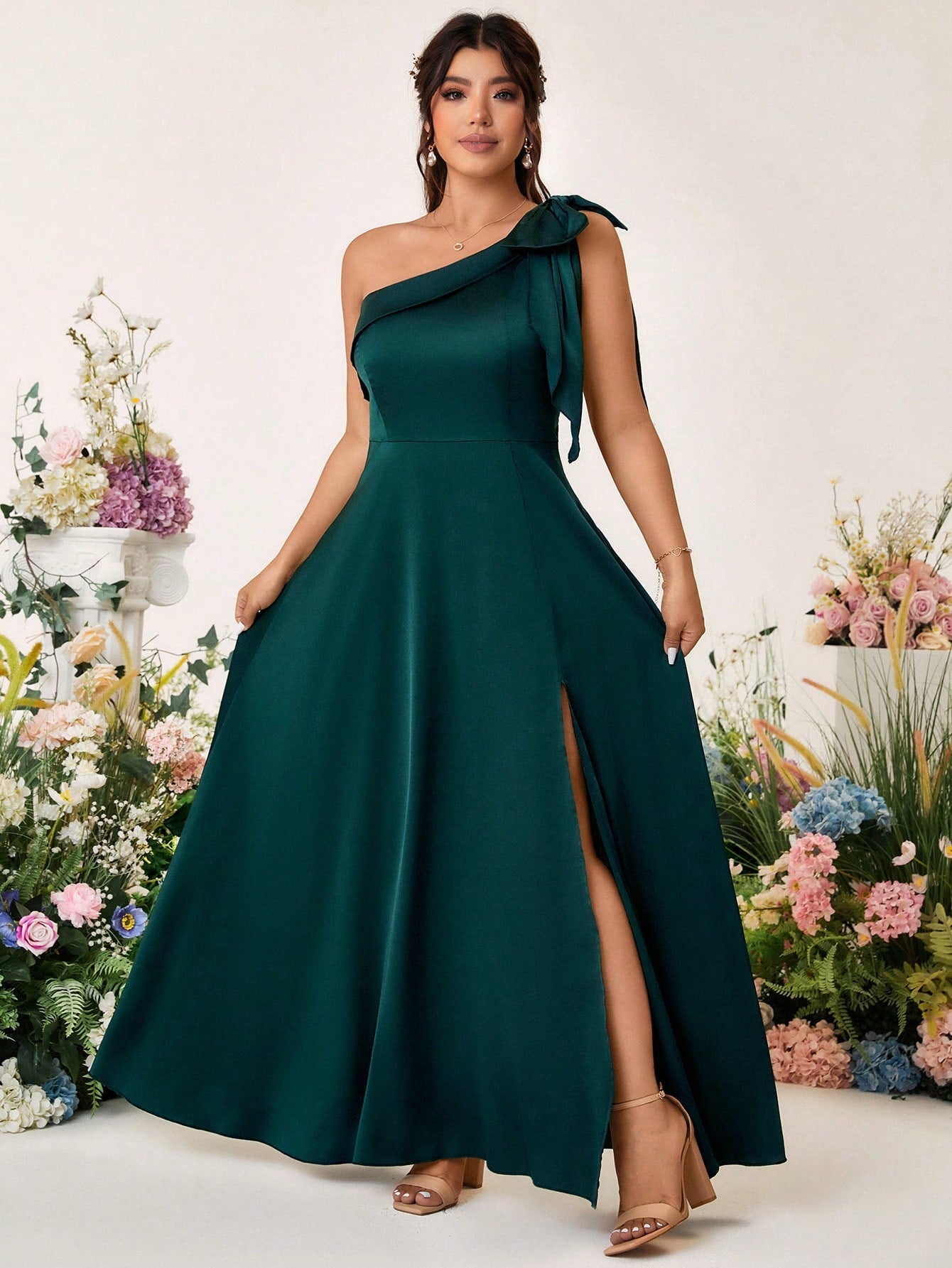 Vestido de Festa Plus Size Um Ombro Só com Laço