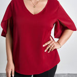 Clasi Camisa com Bainha Arqueada, Decote em V e Manga Fendida em Cor Sólida para Mulheres Plus Size, Look de Dia dos Namorados